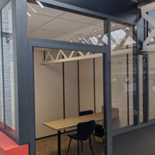 Bureau privé 10 m² 2 postes Coworking Rue des Lilas Carvin 62220 - photo 1